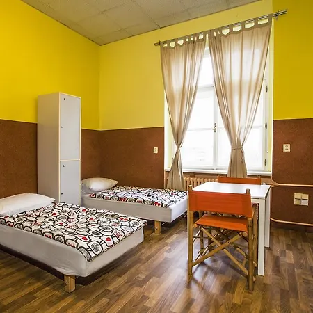 Albergue A Plus & Praga