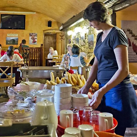 A Plus & Auberge de jeunesse *